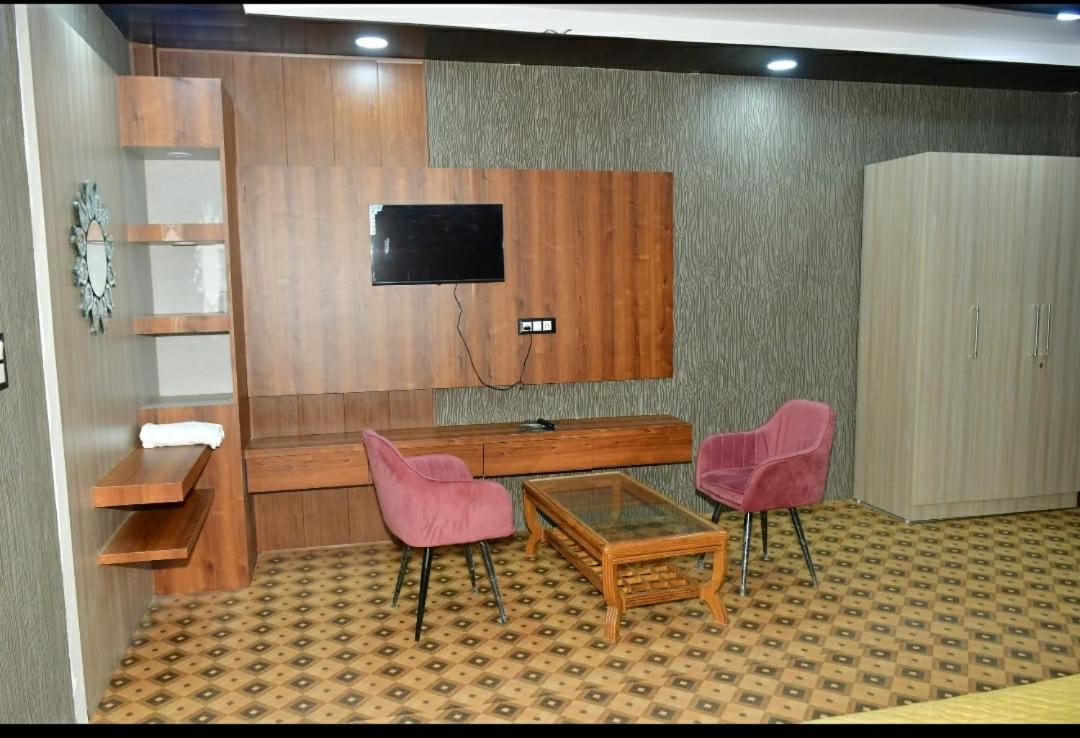 Hotel Pearl Residency Mukteshwar Exteriör bild
