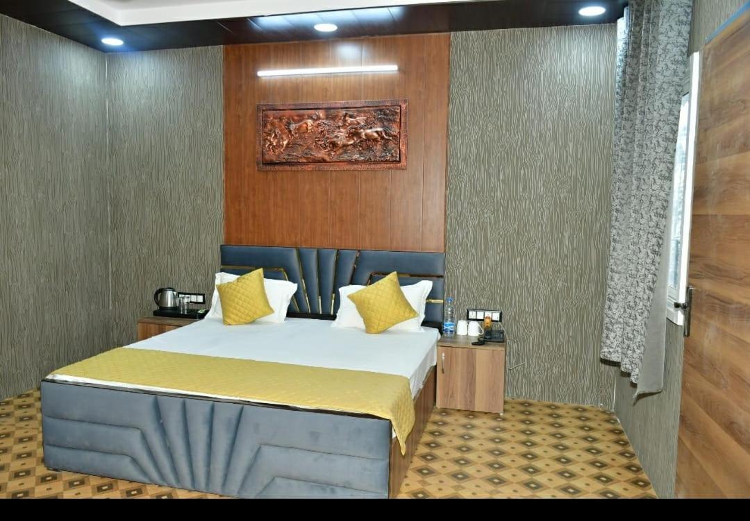 Hotel Pearl Residency Mukteshwar Exteriör bild
